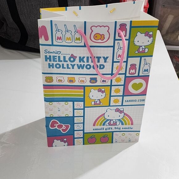 Sanrio Hello Kitty Colorful Pastel Paper Gift Bag RARE - Picture 7 of 15